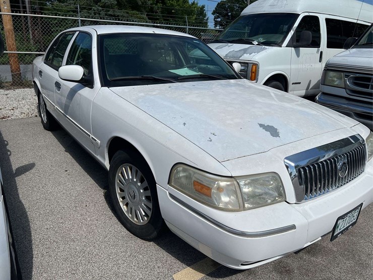 2008-mercury-grand-marquis-image-4