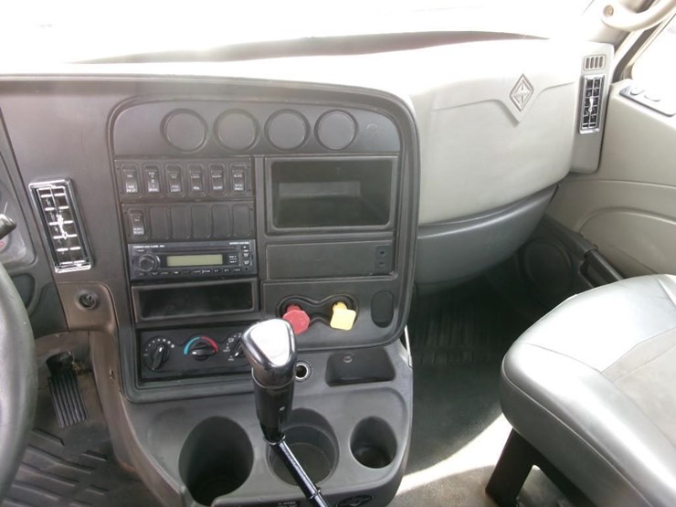 2011-international-prostar-image-12
