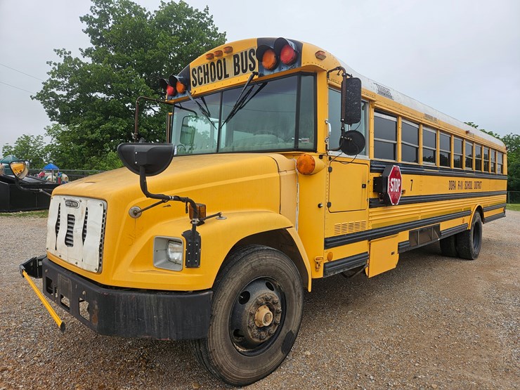 2005-freightliner-fs65-image-1