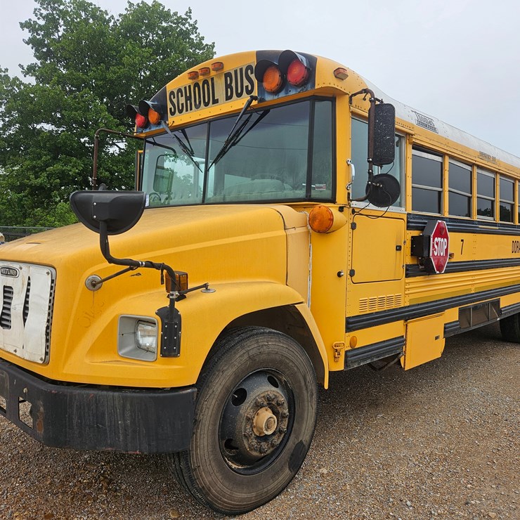 2005 FREIGHTLINER FS65