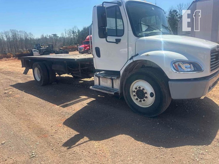 2013-freightliner-business-class-m2-106-image-22