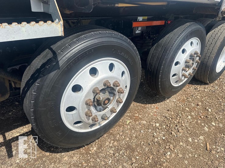 2021-mack-granite-64fr-image-10
