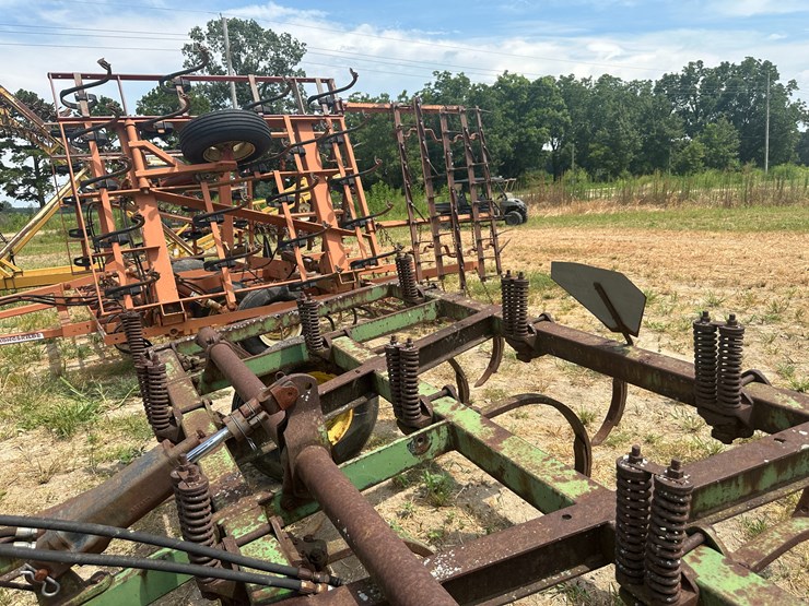 john-deere-100-image-21