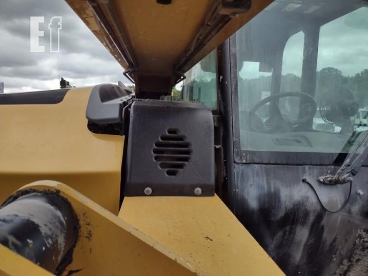 2015-caterpillar-tl943c-image-24