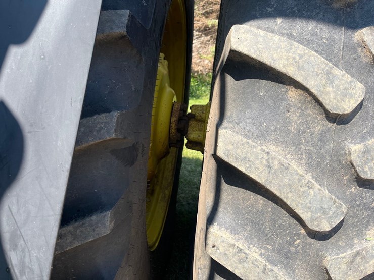 2014-john-deere-6210r-image-8