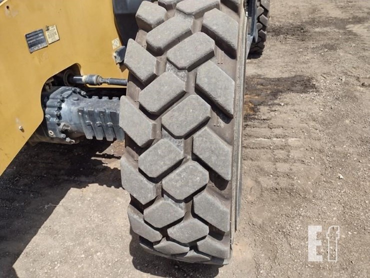 2017-caterpillar-tl1055d-image-20