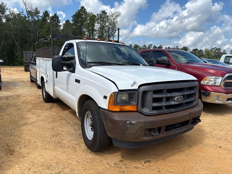 ford-f350-xl-image-1