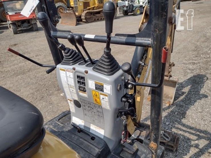 2012-caterpillar-300.9d-image-10