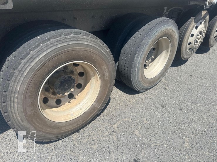 2021-mack-granite-64fr-image-13