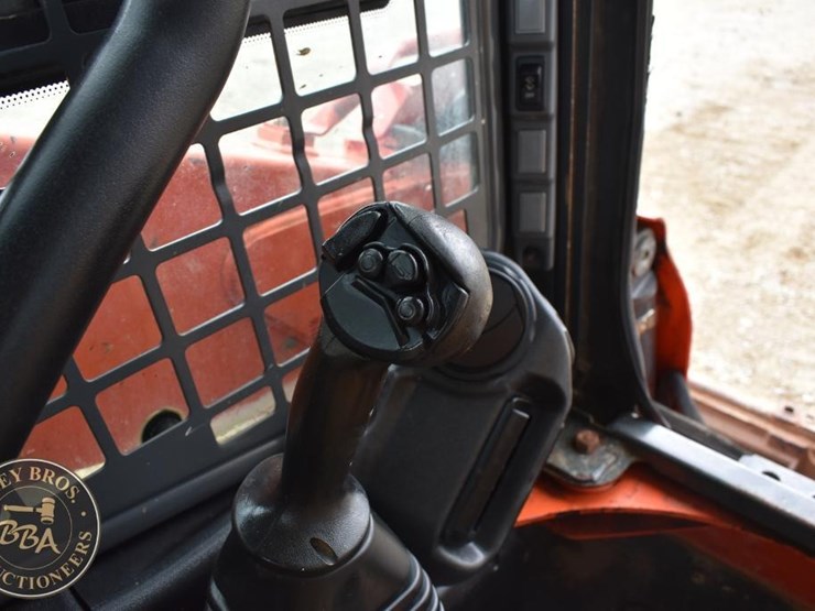 2017-kubota-ssv65-image-56