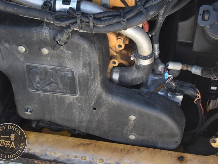 2018-caterpillar-262d-image-45