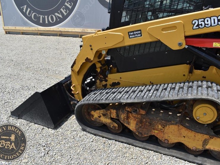 2021-caterpillar-262d3-image-30
