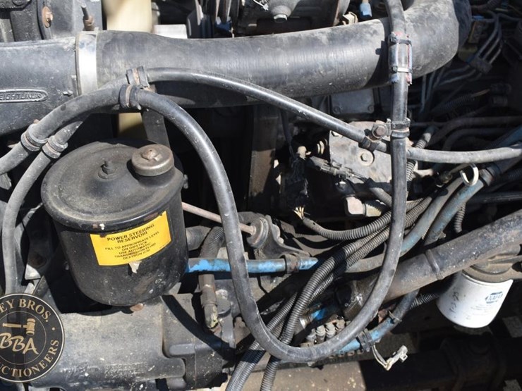 1999-freightliner-fl60-image-34