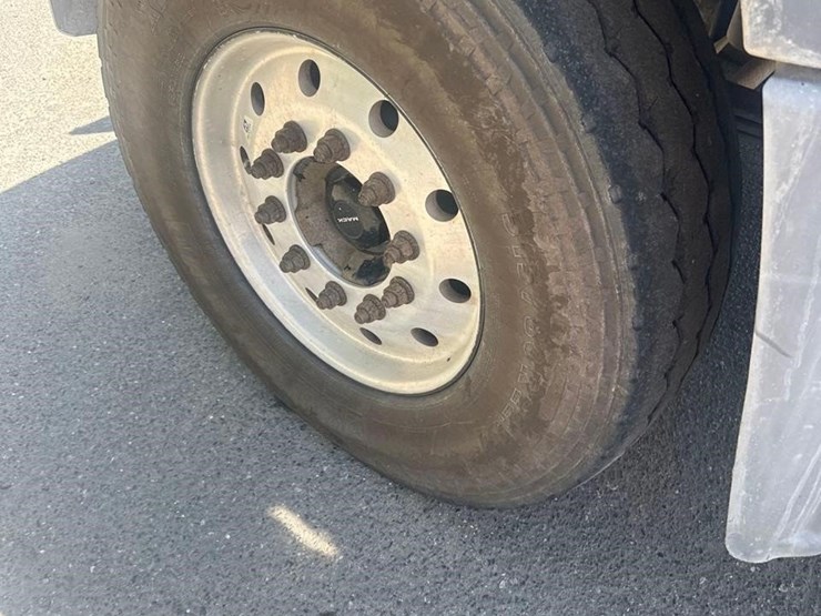 2021-mack-granite-64fr-image-9