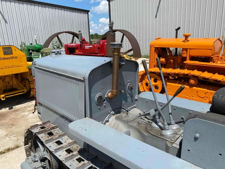 caterpillar-10-ag-crawler-image-8