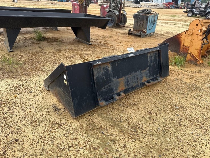 104---tomahawk-66"-skid-steer-bucket-image-3