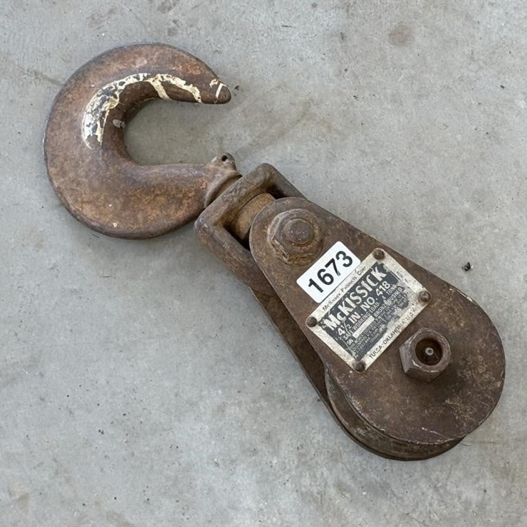 McKissick 4 1/2 in No. 418 Snatch Block Pulley