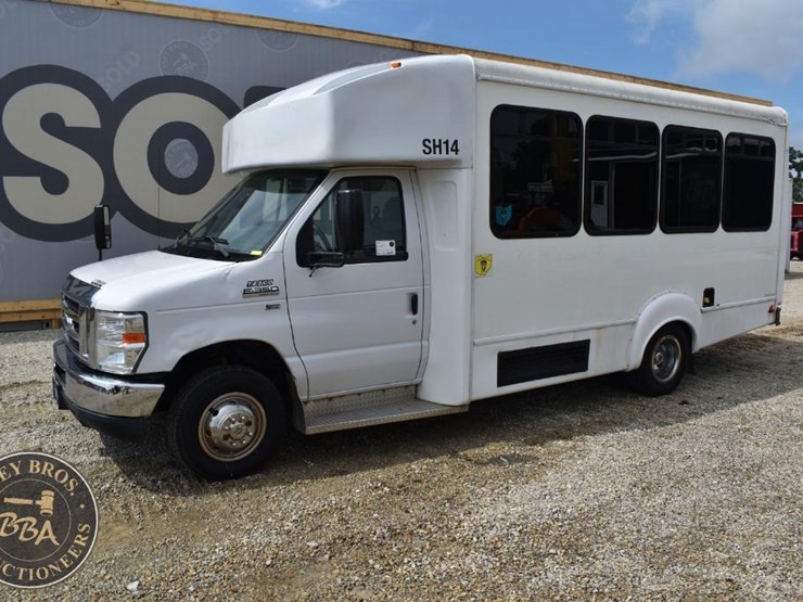 2014-ford-e350-image-2