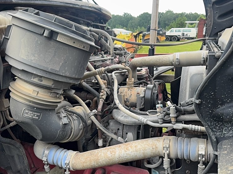 2011-freightliner-m2-image-5