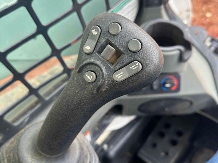 deere-320g-image-31