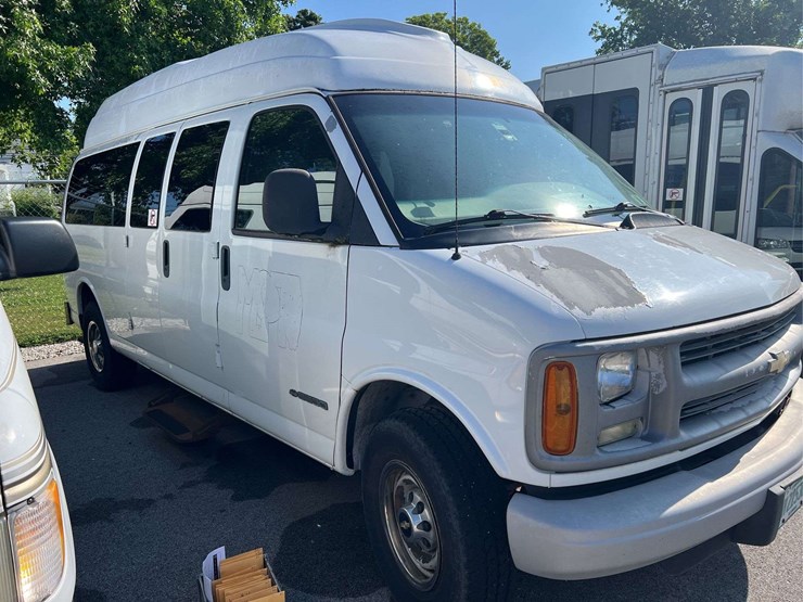 2001-chevrolet-express-3500-image-4