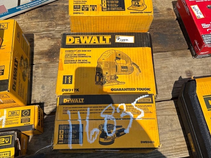 2132---dewalt-electric-orbit-sander-image-2