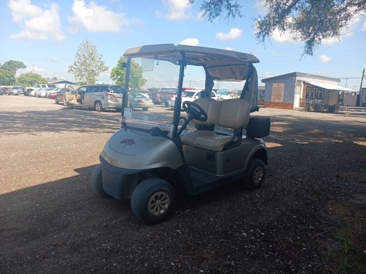 2020-elec-golf-cart-runs/moves-w/charger-image-3