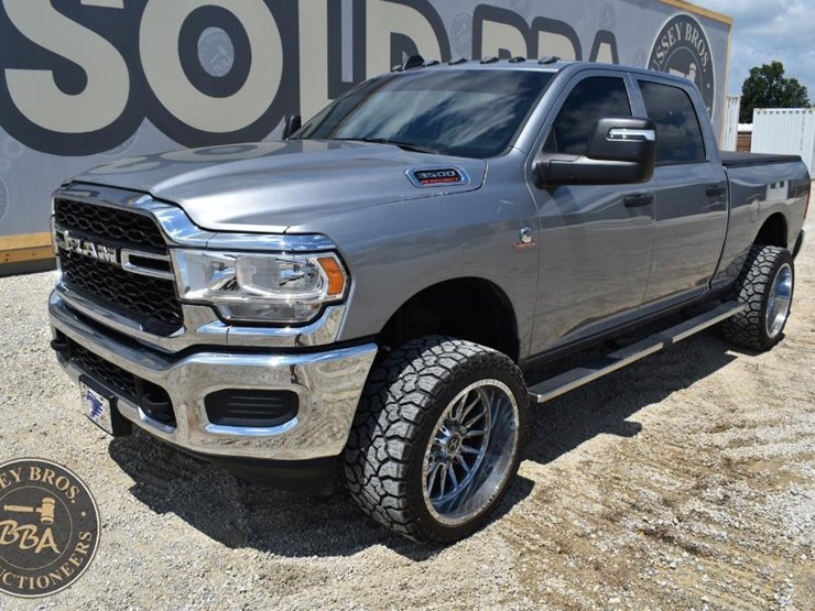 2024-ram-3500-hd-image-34