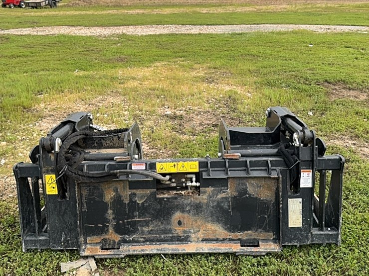 2022-jcb-brush-grapple-image-3