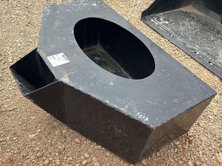 made-in-usa-mini-skid-steer-concrete-bucket-image-1
