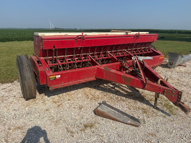 18x7-ih-510-grain-drill-image-1