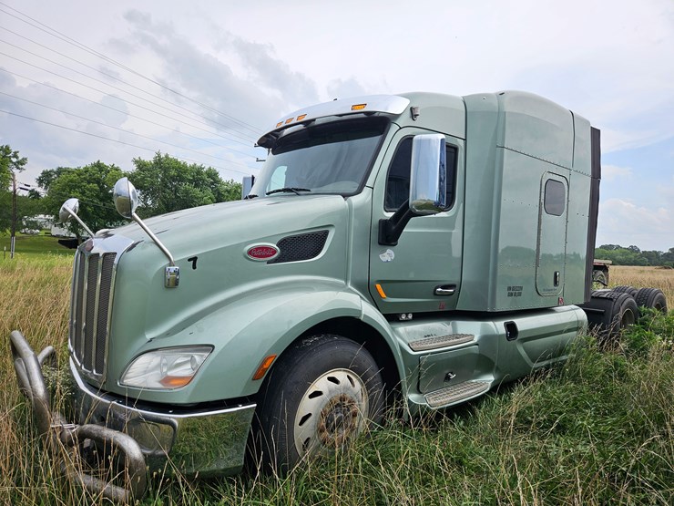 2016-peterbilt-579-image-2