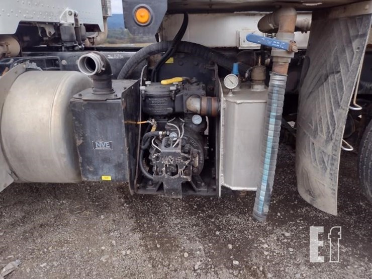 2016-peterbilt-367-image-50