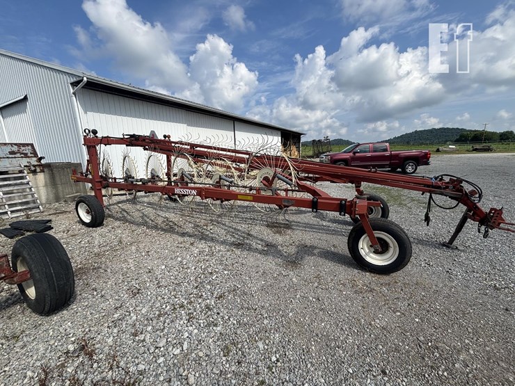 hesston-11-wheel-hay-rake-wilson825-b22-image-1