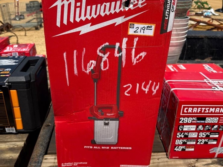 2144---milwaukee-2-gallon-sprayer-image-1