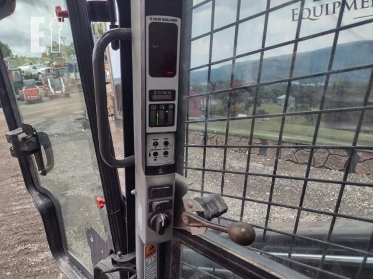 new-holland-c237-image-7