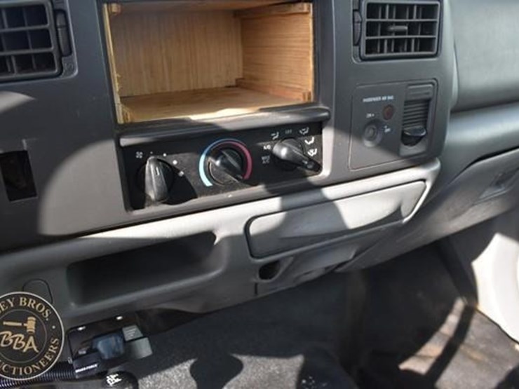 2003-ford-f550-image-39