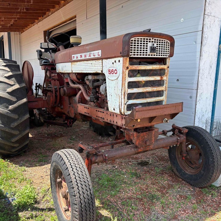 Farmall 560 Tractor