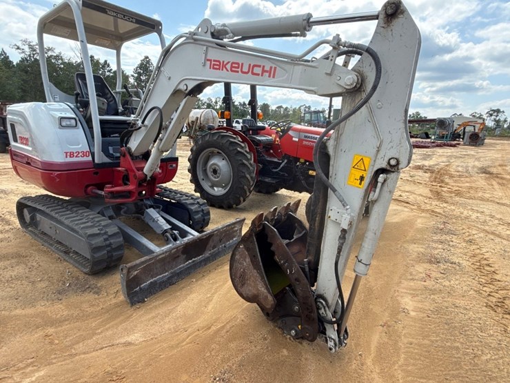 251---2023-takeuchi-tb230-excavator-image-10