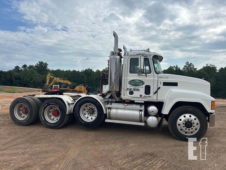 2001-mack-ch613-image-4