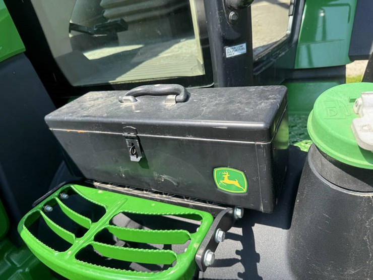 2014-john-deere-8270r-image-45