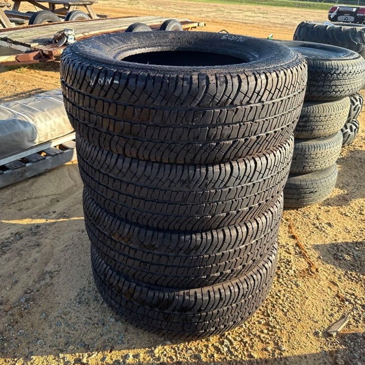 2221 - 4 - MICHELIN LT 275/70 R18 TIRES