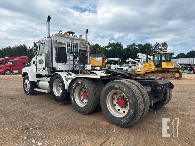 2001-mack-ch613-image-7