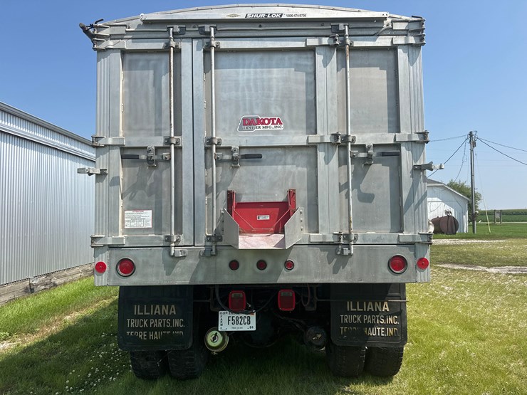 2003-freightliner-fl80-image-12