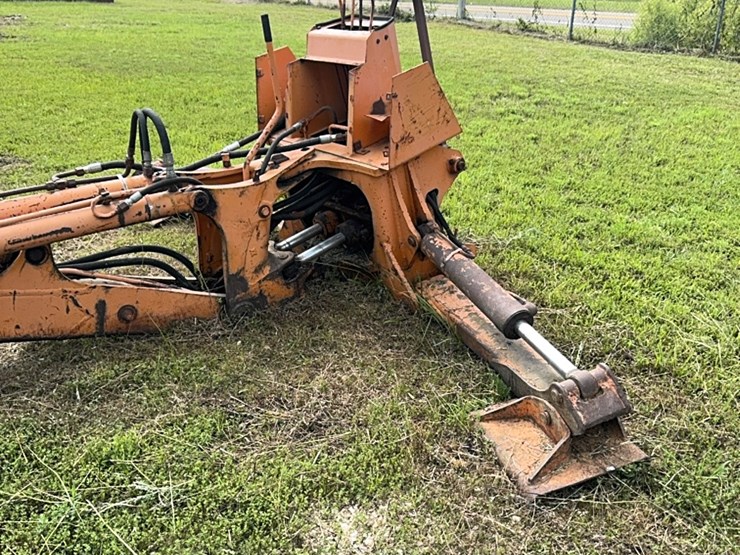 case-backhoe-attachment-image-3