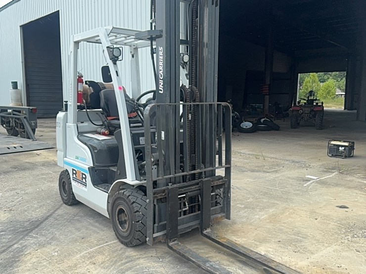 uni-carriers-5-ton-forklift-image-1