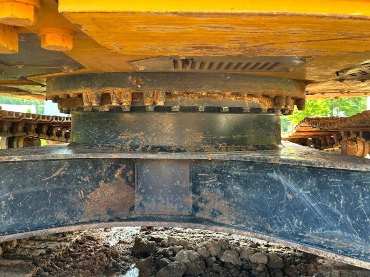 2018-deere-245g-lc-image-11