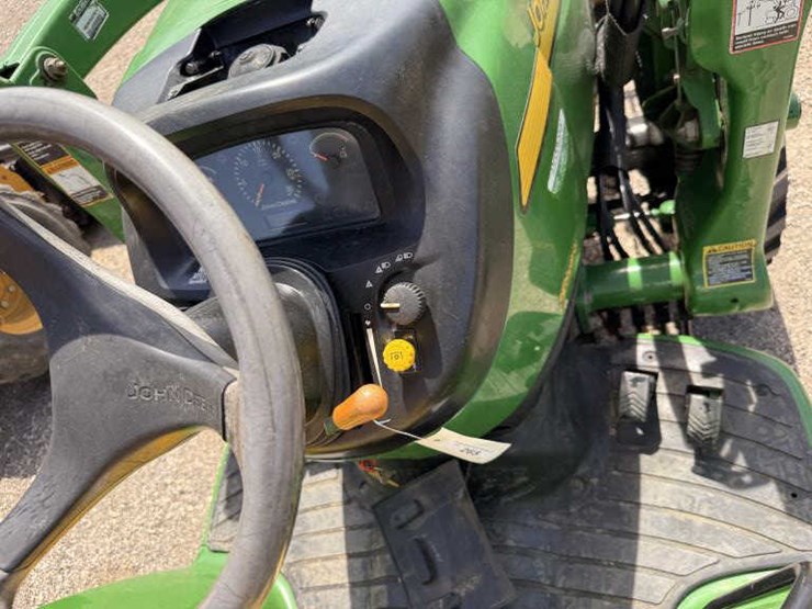 john-deere-3520-image-18