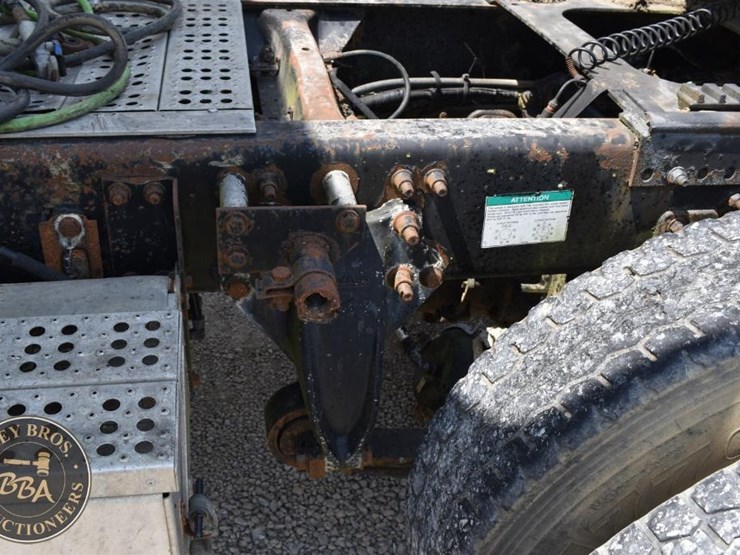 1999-freightliner-fld112-image-52