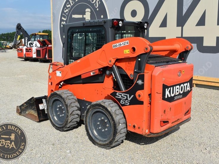 2020-kubota-ssv65-image-10